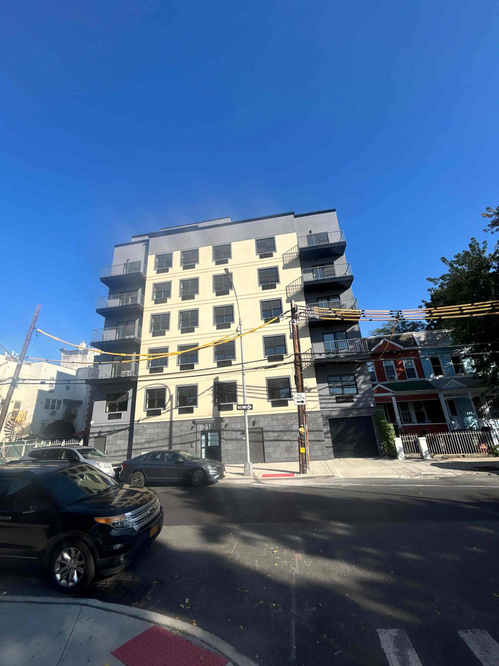 2164 Hughes Avenue, 2164 Hughes Ave, Central Bronx, Bronx, NY 10457,  - https://www.myhomey.io